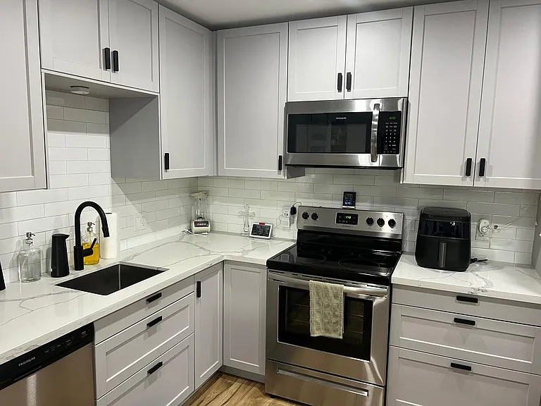 1415 SW 9th St #D — Photo 2