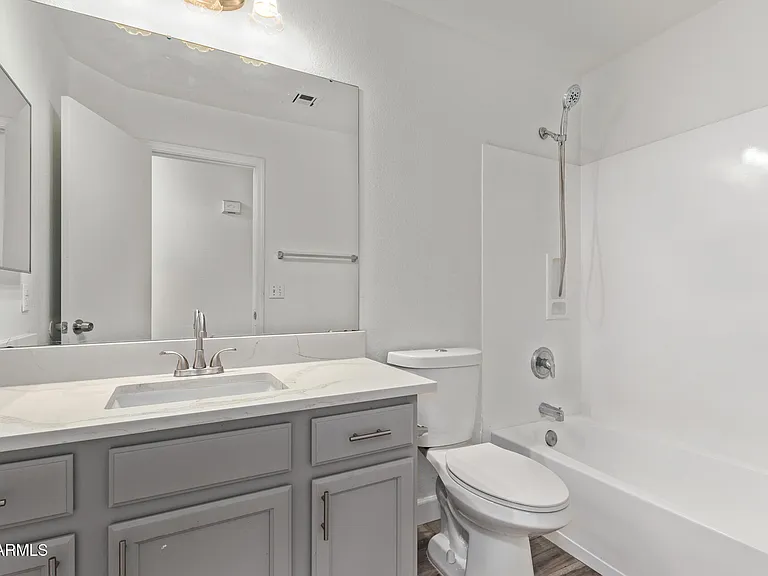 1077 W Laurel Ave — Photo 19