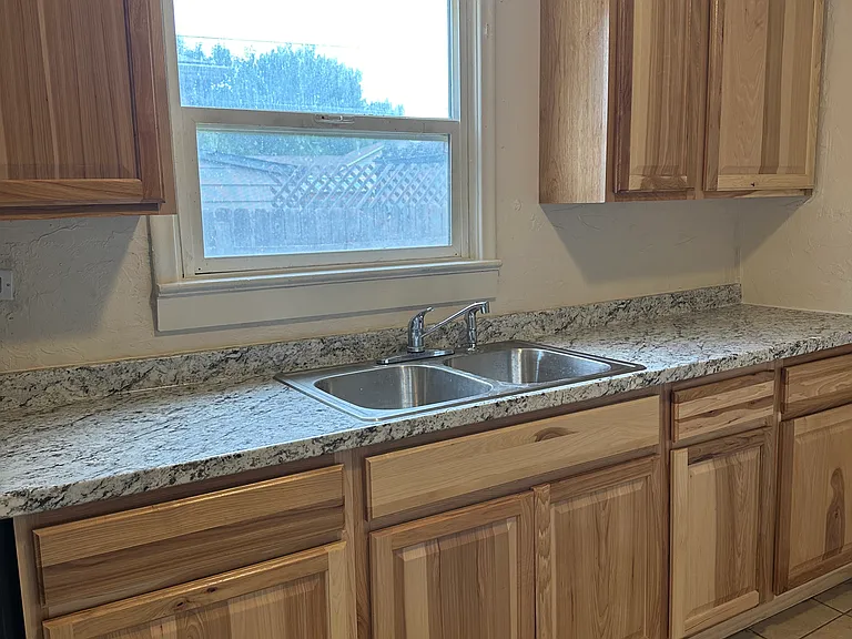 975 Jones Dr #A — Photo 2