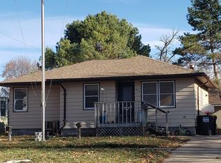 803 3rd Ave SW, Wells, MN 56097