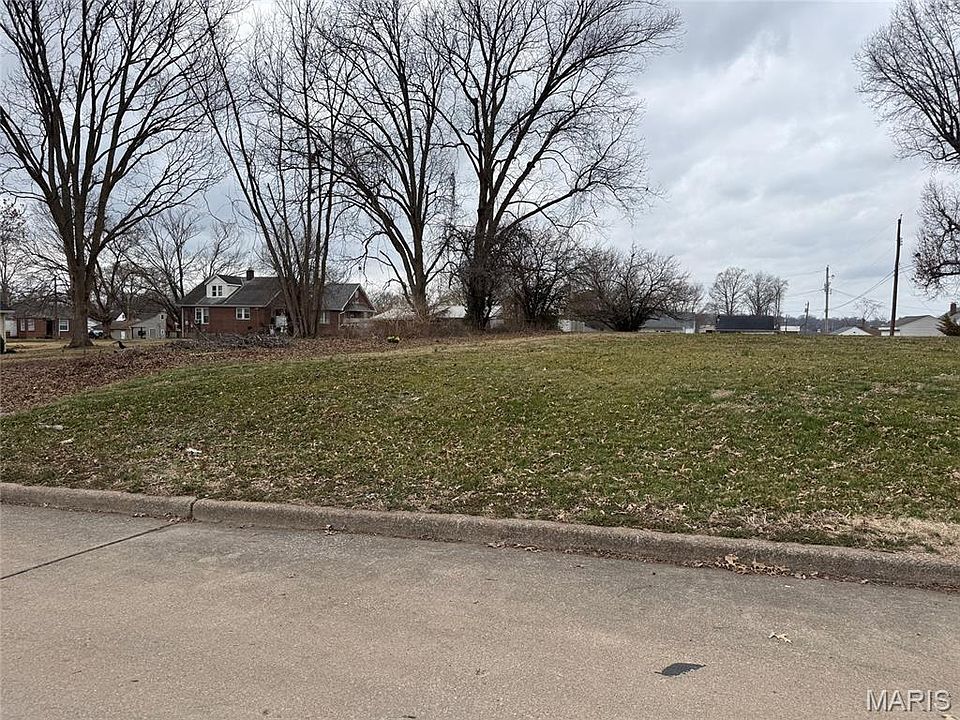 1st image of 215 Louis St