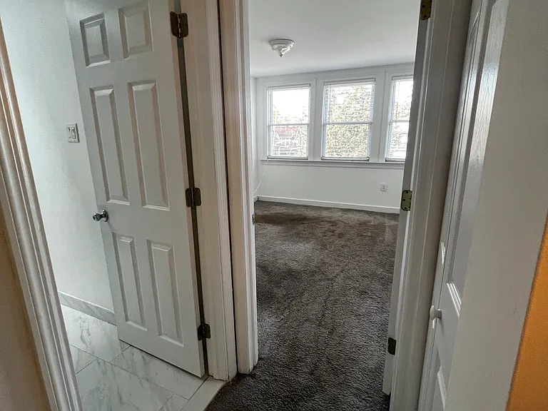 248 E Queen Ln — Photo 23