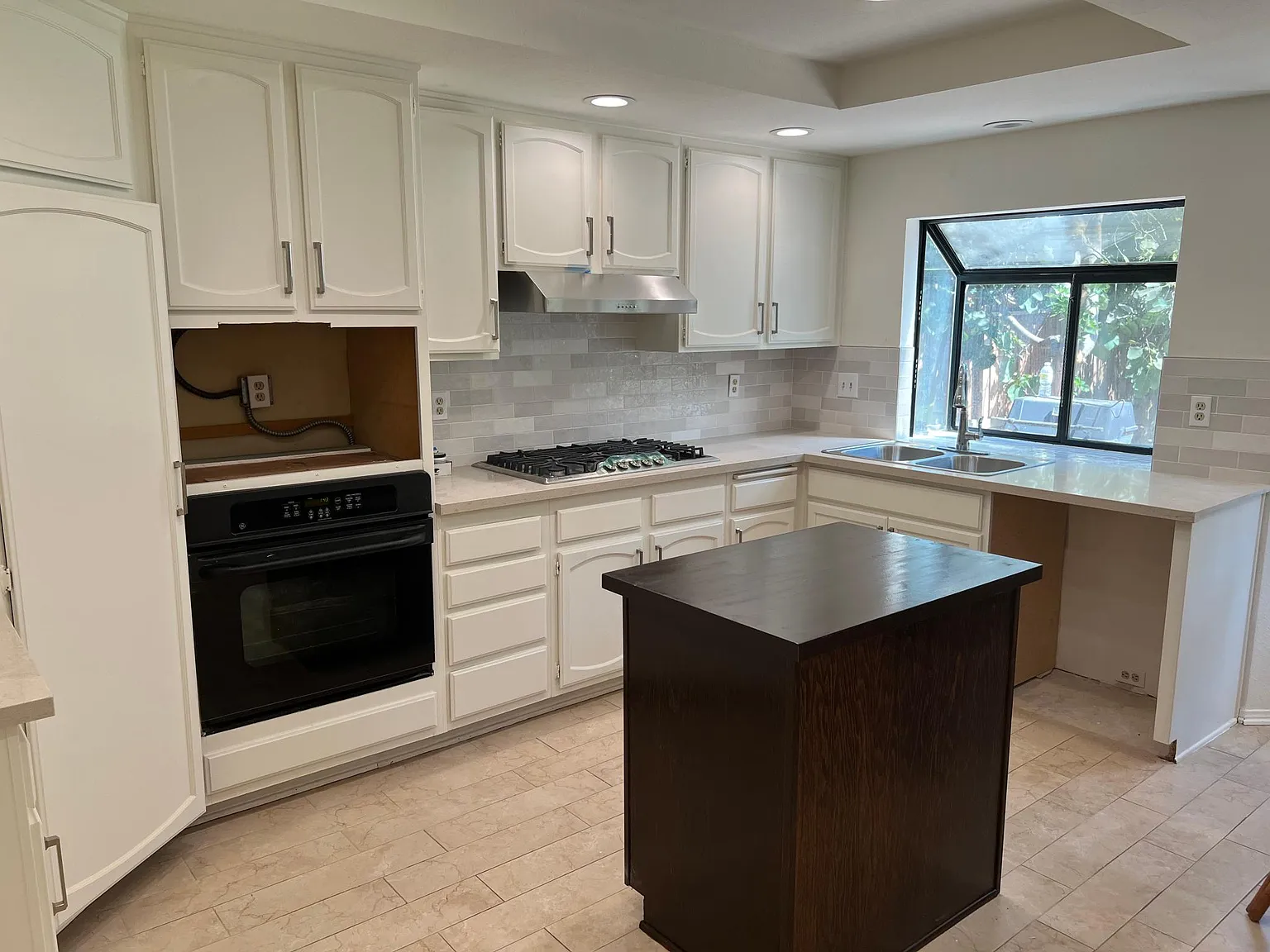 20230 Stagg St — Photo 3
