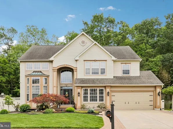 26 Raintree Dr, Sicklerville, NJ 08081