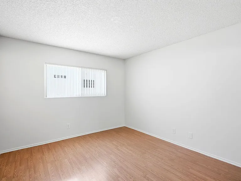 10845 Camarillo St — Photo 10
