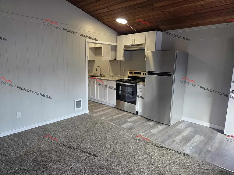 105 Engle Dr — Photo 4