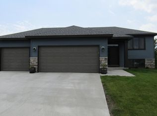 3536 Bridgeview Dr SE, Rochester, MN 55904