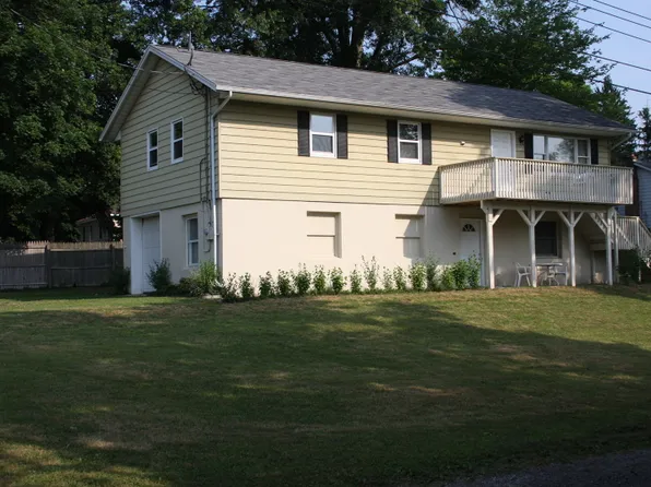 11 Woodland Dr, Hewitt, NJ 07421
