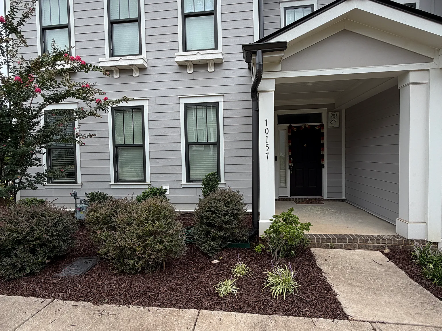 3 bed, 2.5 bath, 2112 sqft, $2,300 — Photo 3
