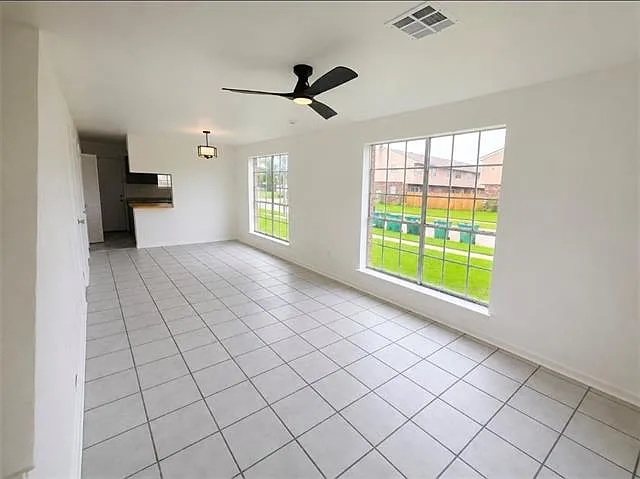 2 bed, 1.5 bath, 1000 sqft, $1,300 — Photo 2