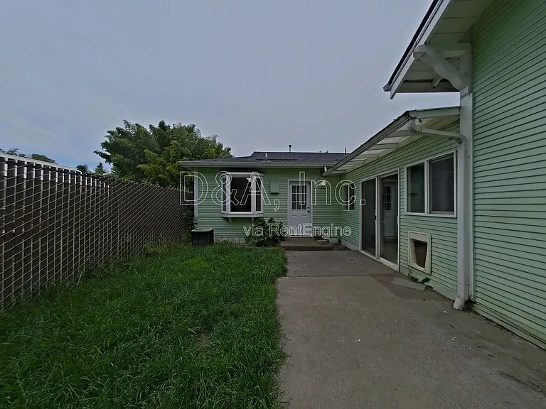 236 NW Walker Ln #B — Photo 12