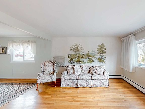 3rd image of 71 Barry Ln E
