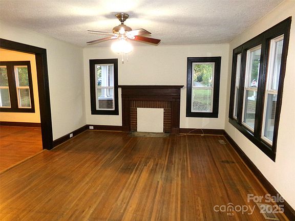2nd image of 1410 Long St #18-19