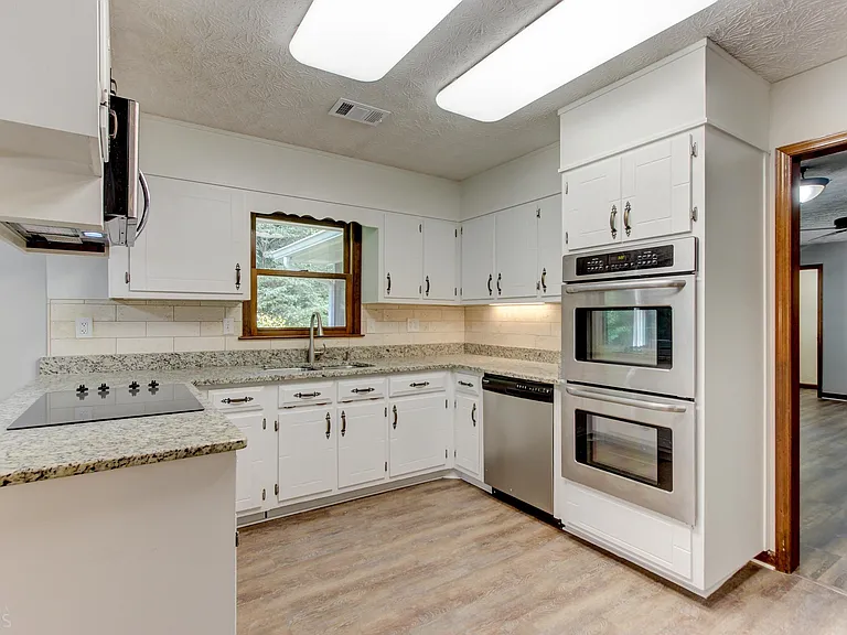 130 Aspen Way — Photo 2