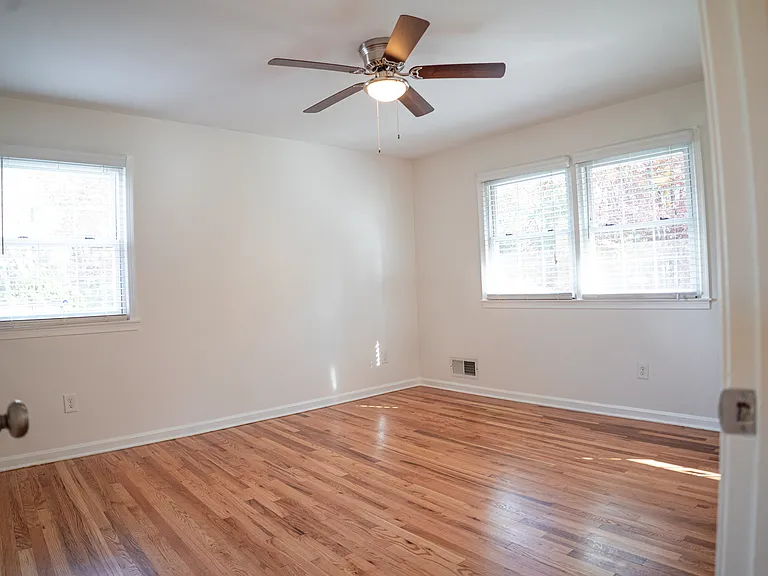 13227 Sturbridge Rd — Photo 21