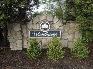 408 Woodhaven Dr, Edison, NJ