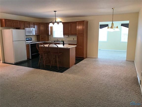 4th image of 206 Rose Dr