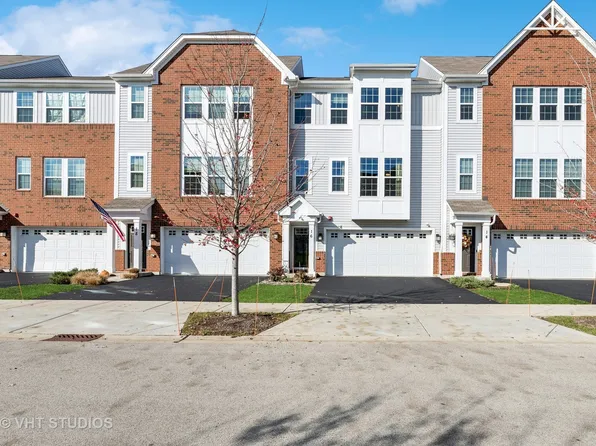 16 Nicholas Dr E, Des Plaines, IL 60018