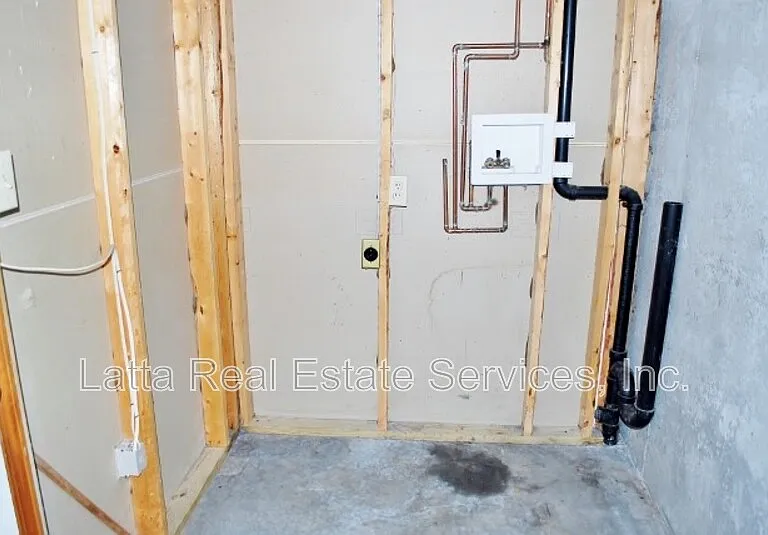 415 SW Joy Ct — Photo 12