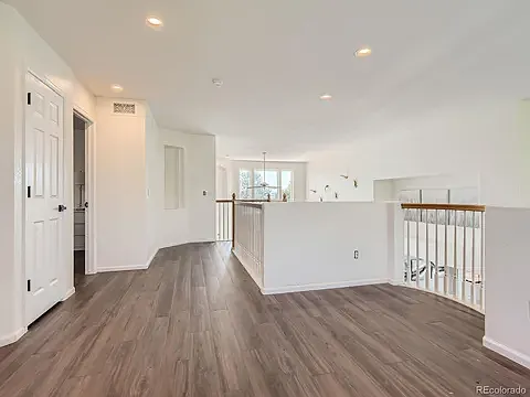 Upstairs loft/ office space