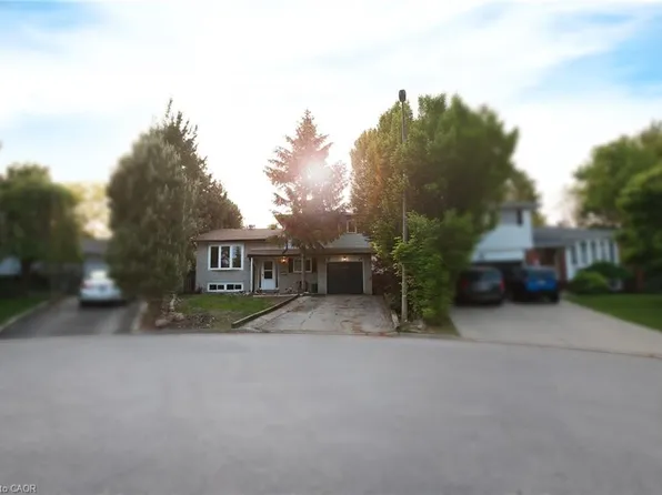 1379 Christina Ct, Burlington, ON L7P 2V8