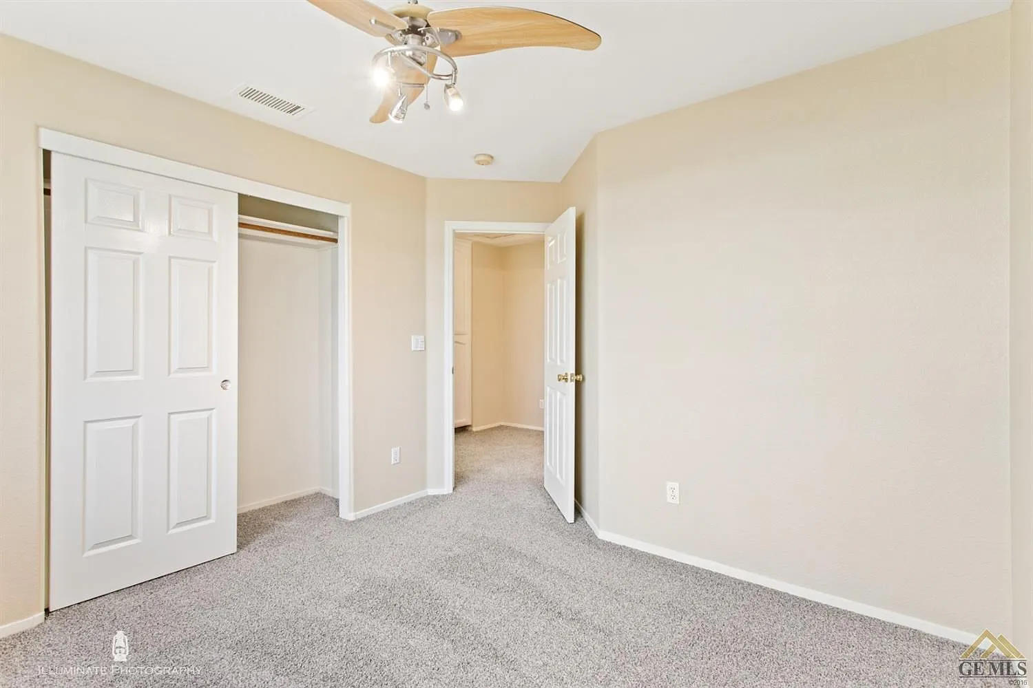 4 bed, 2.5 bath, 2165 sqft, $1,000 — Photo 2