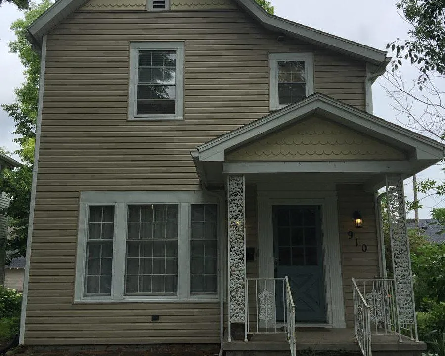 910 W University Ave