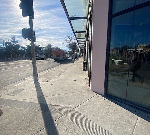 4th image of 1006 W 42nd St #15