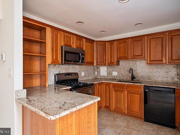 2nd image of 792 Fairview Ave #792