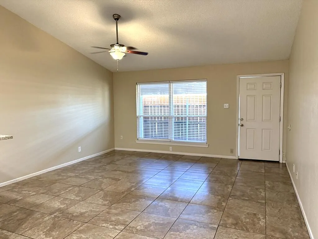 2 bed, 1.0 bath, 1000 sqft, $1,650 — Photo 4