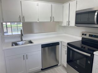 3199 Foxcroft Rd APT 110, Hollywood, FL 33025