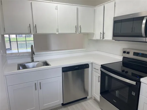 3199 Foxcroft Rd APT 110, Hollywood, FL 33025