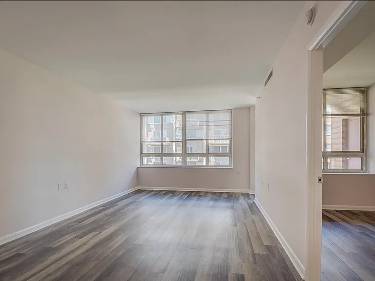 350 G St SW — Photo 14