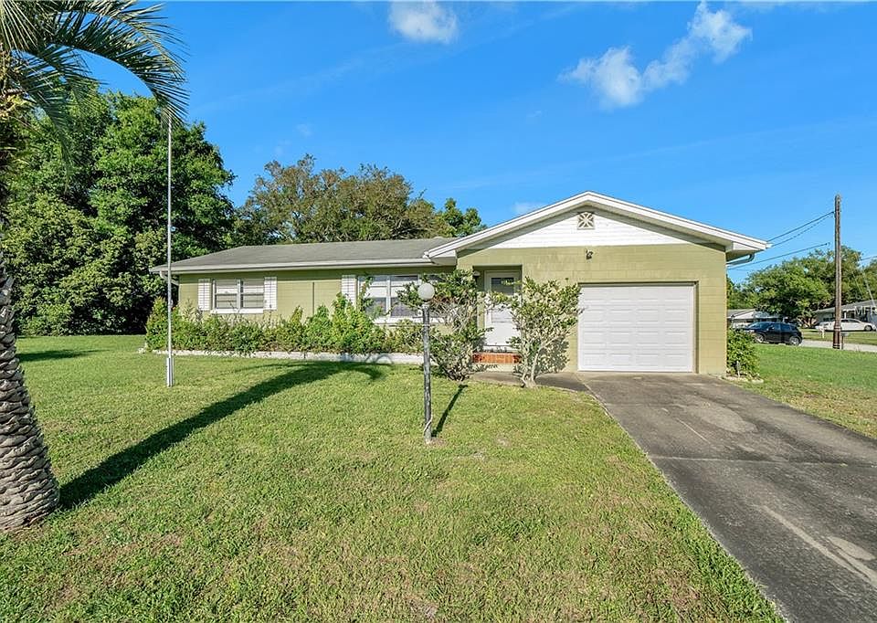 1st image of 12 Wisteria Dr