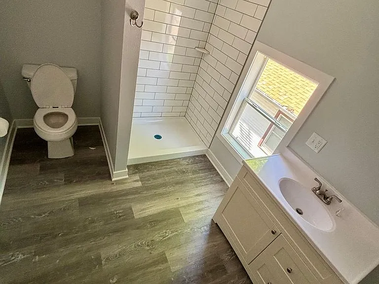 2119 S Helen St — Photo 2