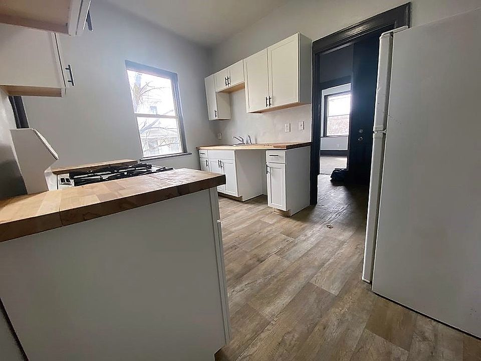 one-bedroom apartment in Brighton Heights