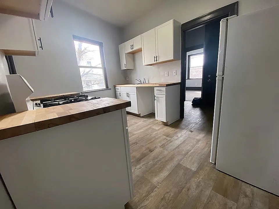 one-bedroom apartment in Brighton Heights