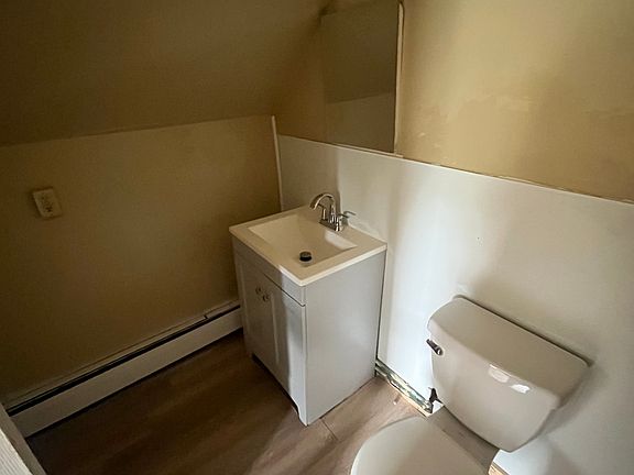 5th image of 32 Peck St APT 3