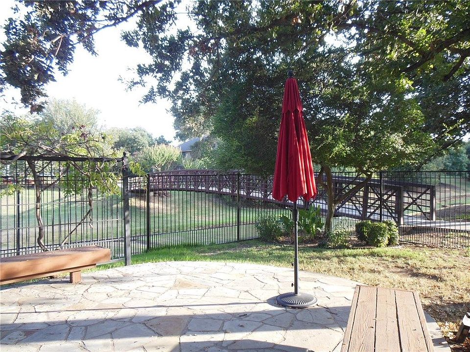 1st image of 2600 Creekside Ct
