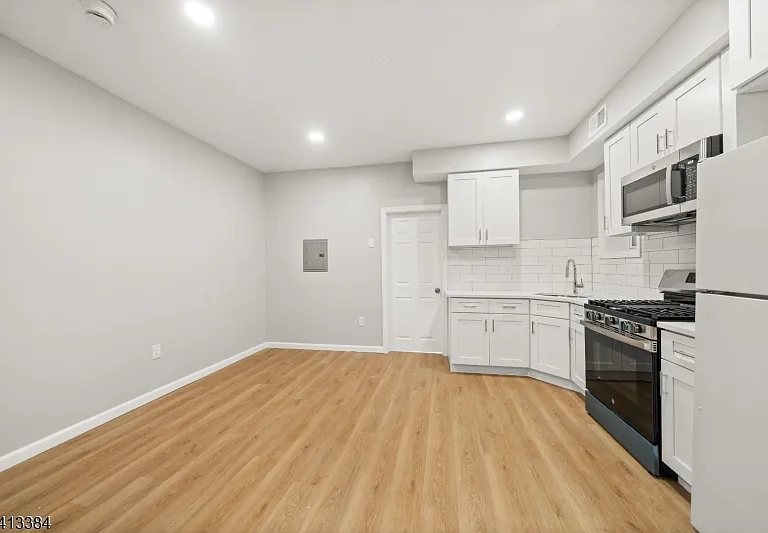 53 Henry St #D1 — Photo 1