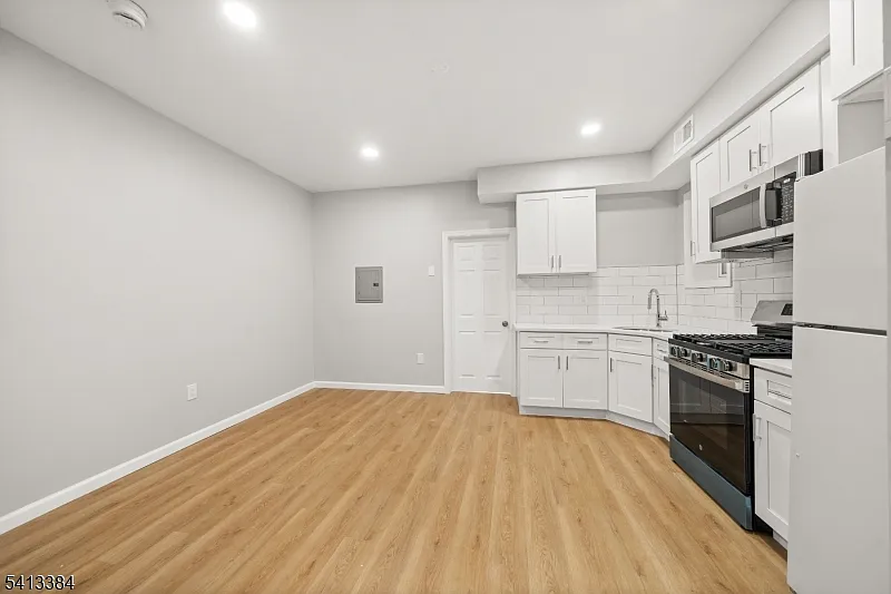 Building Photo - 53 Henry St #D1
