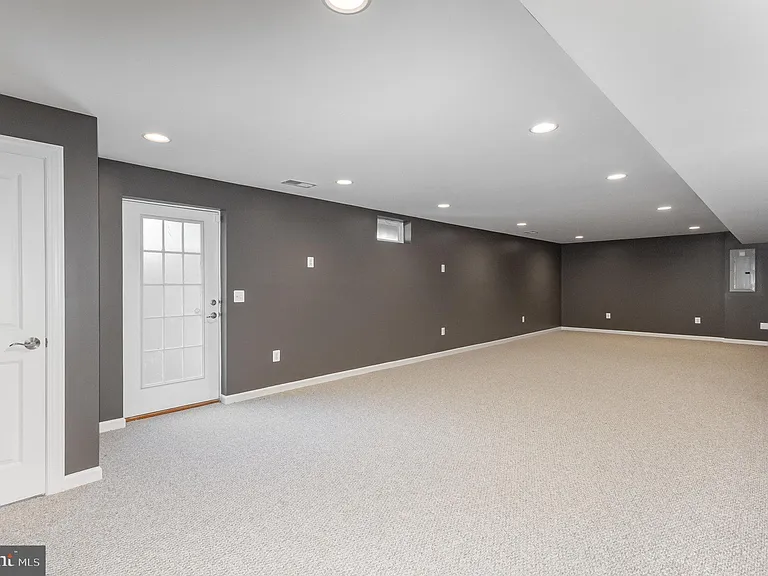 2114 Jellico Ct — Photo 32