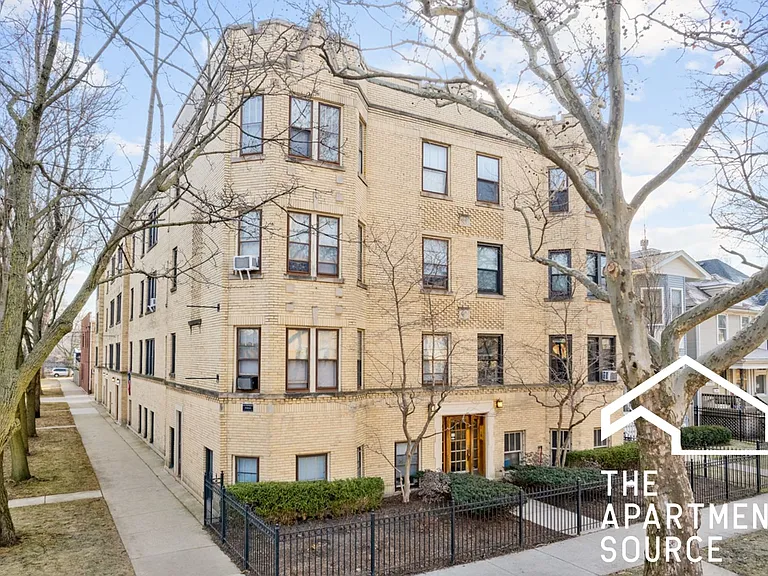 1827 W Winona St #2 — Photo 11