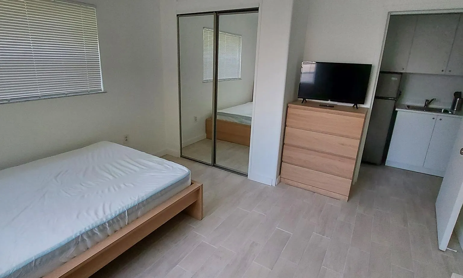 1 bed, 320 sqft, $1,400 — Photo 2