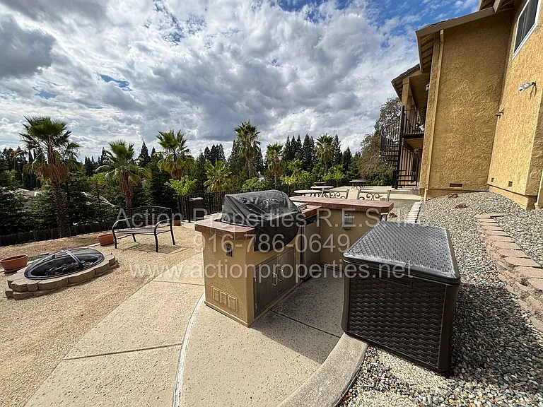 4726 Abbey Hl — Photo 33