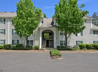 18 ASHINGTON CLUB RD BLDG 18 #18, Far Hills Boro, NJ 07931