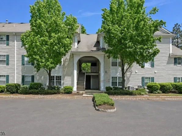 18 ASHINGTON CLUB RD BLDG 18 #18, Far Hills Boro, NJ 07931