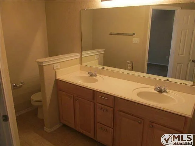 1139 Landon Ln — Photo 11