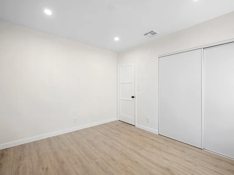 6607 Riverton Ave — Photo 25