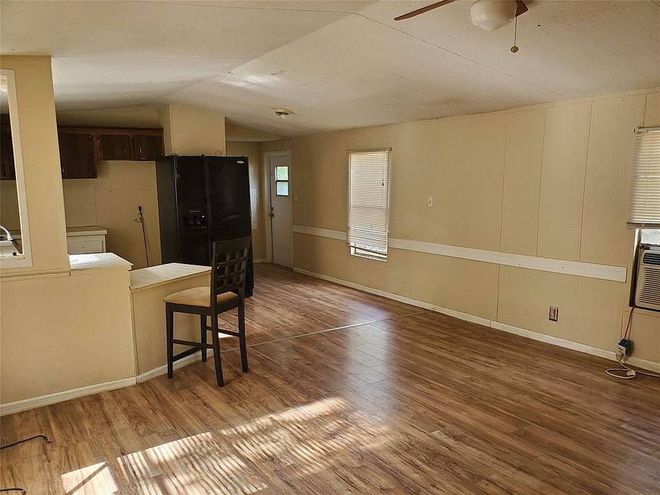1st image of 878 Queenswood
